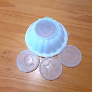 Tupperware holiday gelatin mold 4  designs: heart, star, tulip, tree